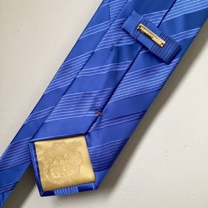 Donald Trump Signature collection blue woven silk tie for men.